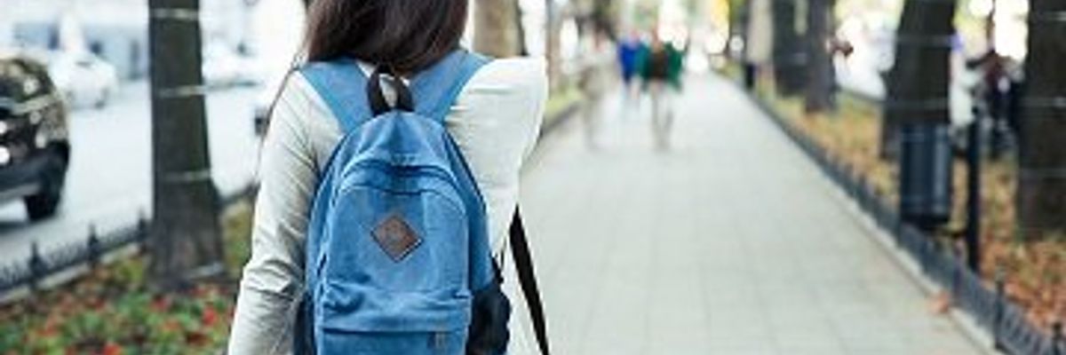 Безопасность и прилежность китайских школьников зависит от их одежды