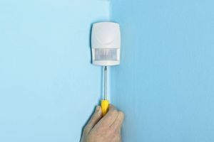Встановлення охоронних датчиків: датчики розбиття, відеодатчики, датчики руху