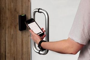 Як використовувати смартфон для системи контролю доступу?