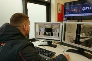 Камери FLIR захищають базу автогоночної команди Aston Martin Red Bull Racing