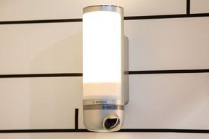 Нова вулична камера Bosch Smart Home Eyes &mdash; Full HD вдень та вночі