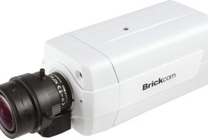 Brickcom випустила нову високопродуктивну корпусу відеокамеру спостереження