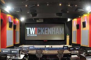 Відеокамери спостереження Samsung Techwin забезпечують безпеку британської кіностудії