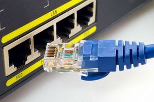 IHS повідомляє про уповільнення розвитку ринку Ethernet обладнання, що ж говорять компанії?