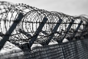 Ликвидация пробелов в обеспечении охраны периметра тюрем
