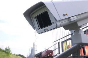 Компания Axis первой в отрасли представляет IP видеокамеры с объективом i-CS