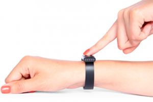 Компания Bionym создала уникальный биометрический браслет