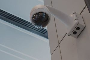Відеокамери спостереження в готелях: забагато не буває?